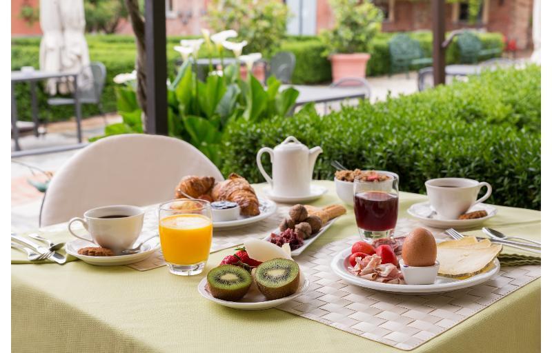 Hotel Relais Castello Di Razzano 3*