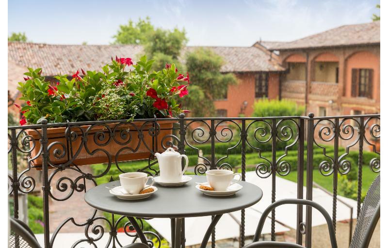 Hotel Relais Castello Di Razzano 3*